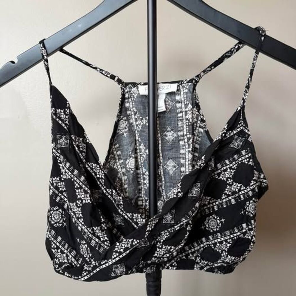 Forever 21 women’s cropped tank top
